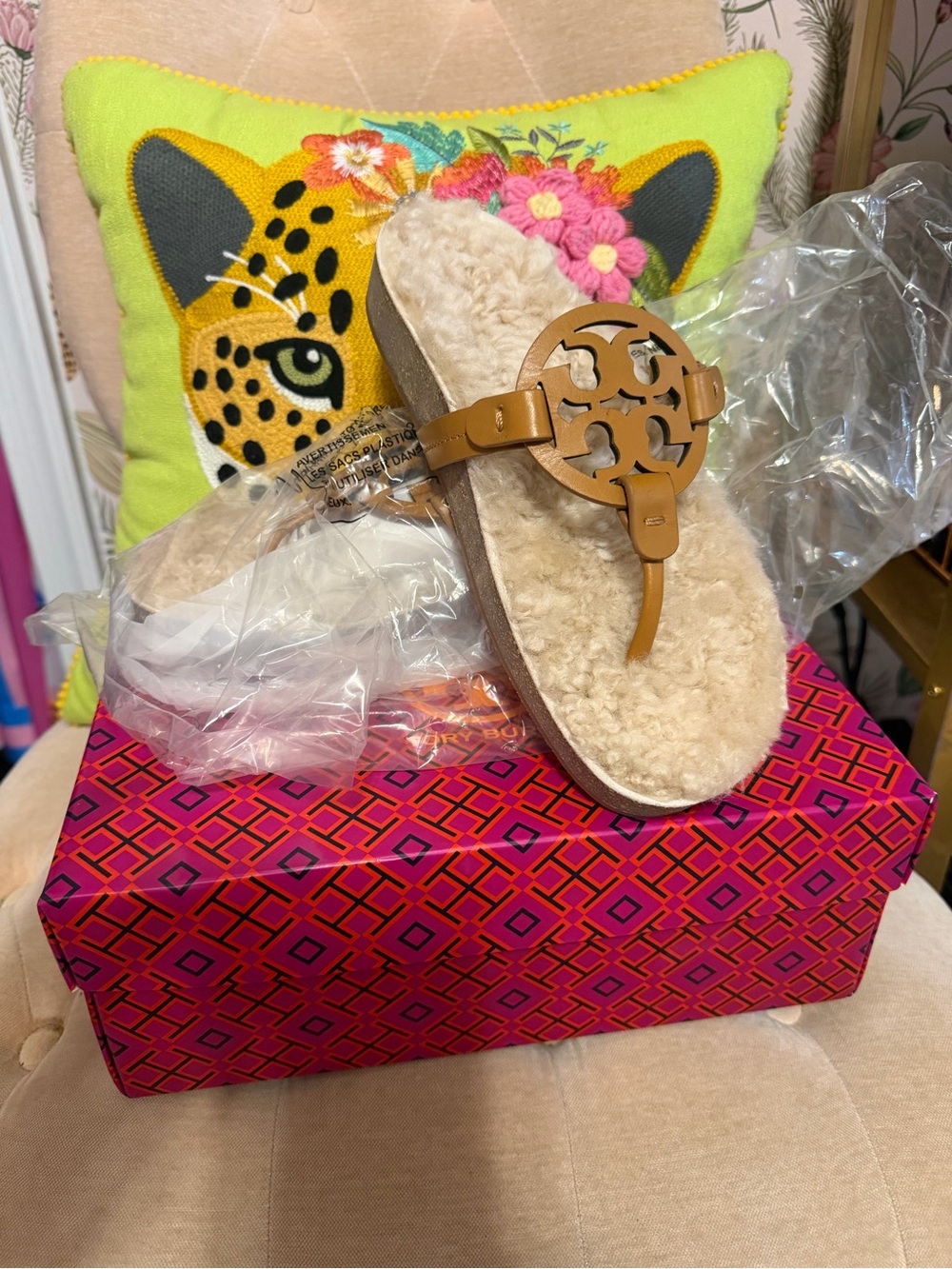 Tory Burch Tan Leather Shearling Logo Thong Sandals Size 7